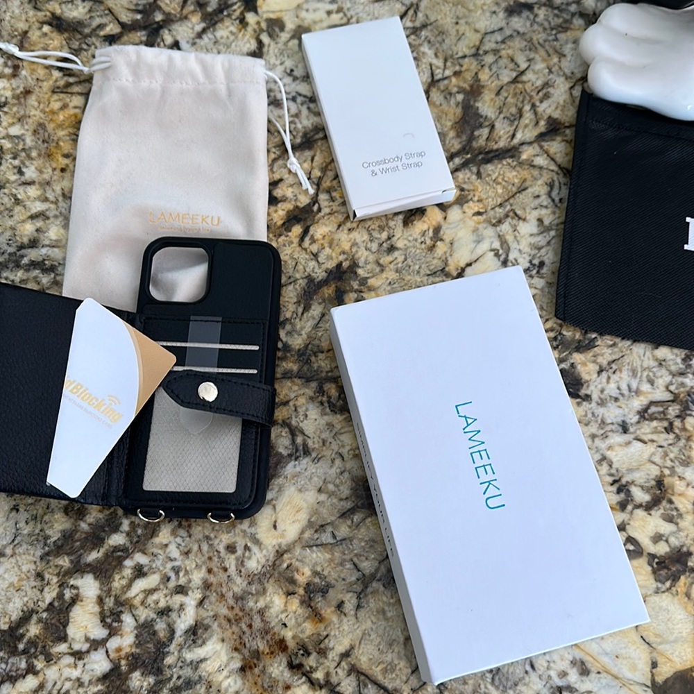 IPhone 12 wallet case